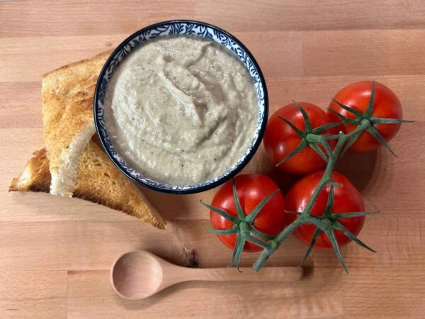 Siebenbürgische Auberginencreme mit Schmand